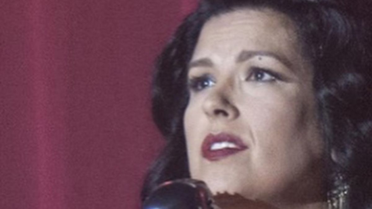 Rebekah Del Rio singing emotionally onstage in Mulholland Drive