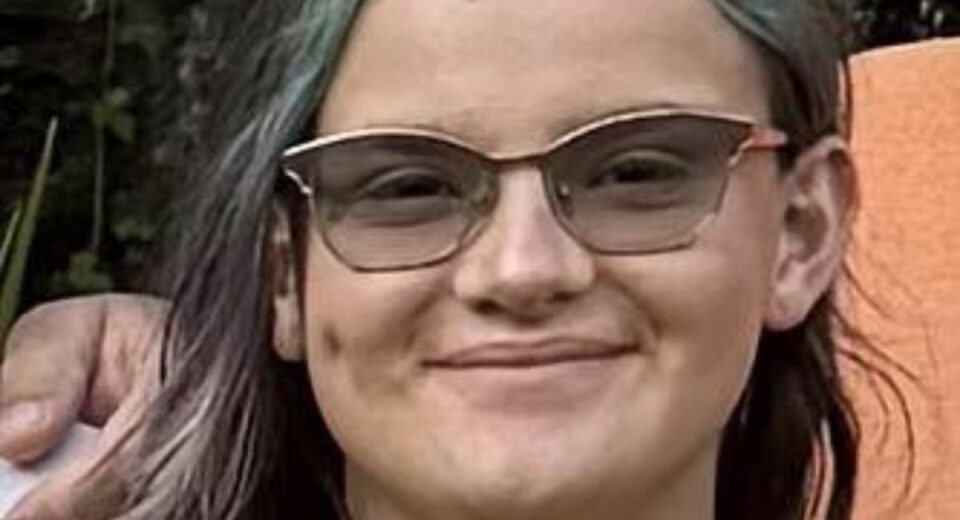 Close-up photo of missing teen Dahlia Creek wearing glasses and smiling