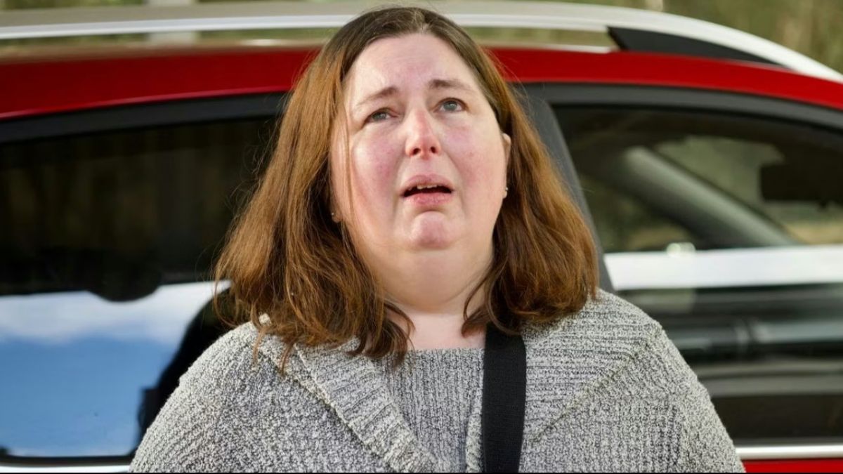 Erin Patterson appearing emotional outside a vehicle before her murder trial verdict.